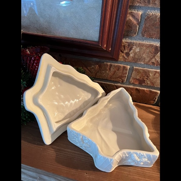 Rare Vintage Porcelain Christmas Poinsettia Tree Heavy Trinket - Picture 4 of 6